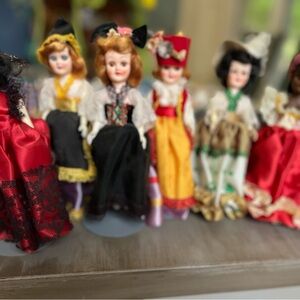 1960/1970s Arco Gas Station Dolls of the World Sleep Eyes Rare Vintage Set of 30